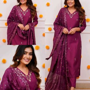 Women Embroidered Chanderi SILK KURTA SET