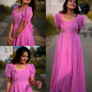 BEAUTIFUL GOWN FOR UPCOMING PARTY'S AND WEDDING OR EVENTS💫