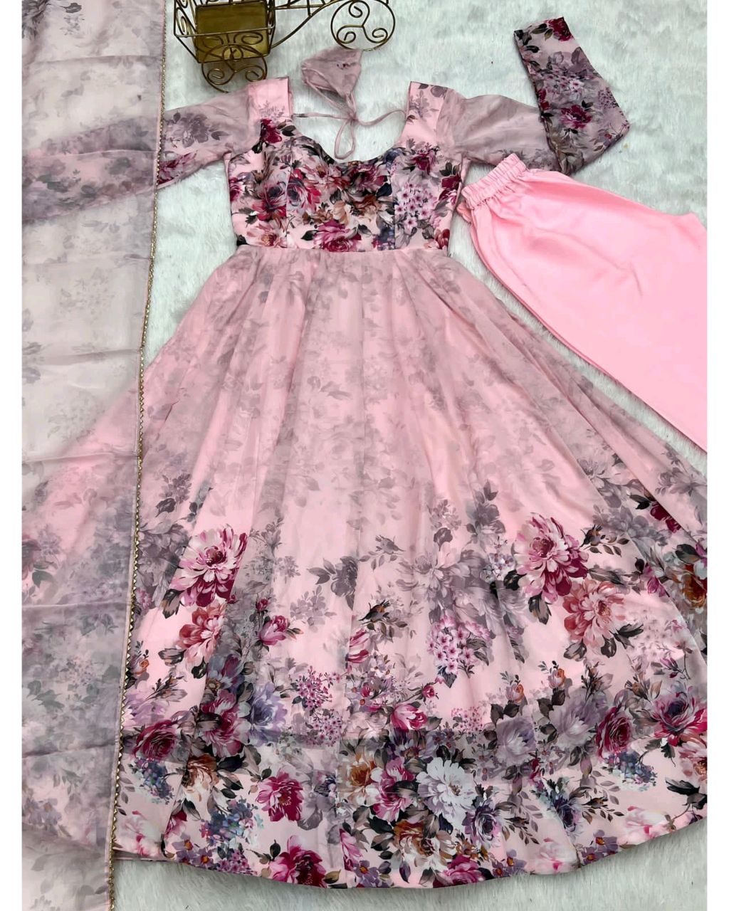 Beautiful look outfit is perfect for upcoming festivities and weddings - Image 2