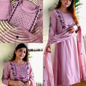 This top made from Chanderi silk With Attractive Goergeous Embroidery work And Organza Duptta