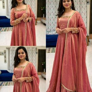 Shine Bright In Our perfectly festive-ready and exuding timeless charm and elegance for the season! ✨