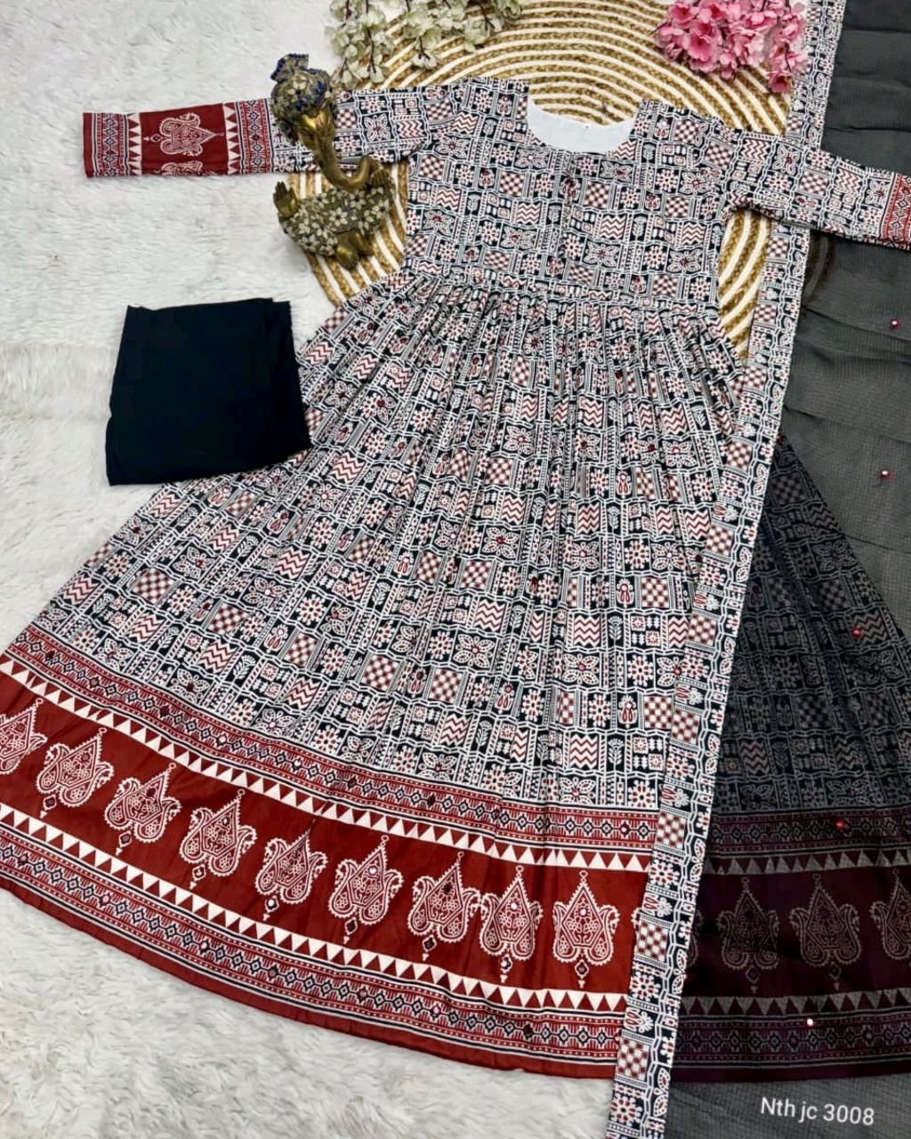 Introducing New Festival Spacial Kalamkari Gown with Full Set - Image 4
