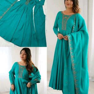 This colourfull & fresh look outfit is perfect for upcoming festivities and weddings which provides you more comfort and style