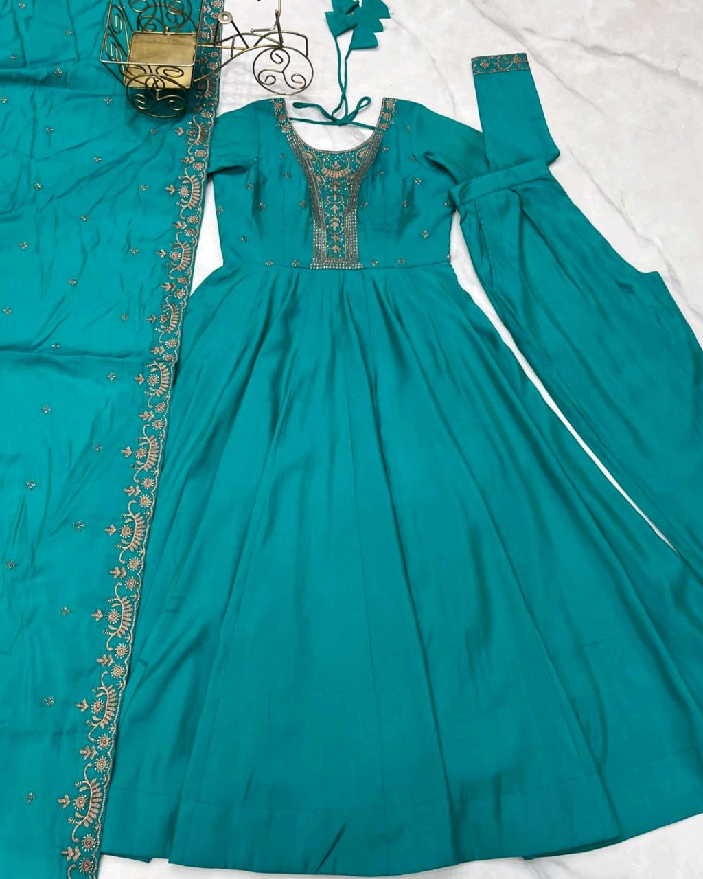 This colourfull & fresh look outfit is perfect for upcoming festivities and weddings which provides you more comfort and style - Image 2