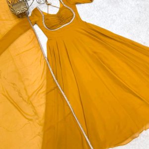 Trendy Beautiful Anarkalis Full Set